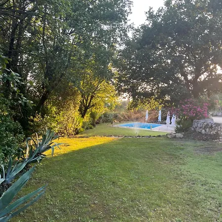 Rez De , Beau Jardin Avec Piscine Holiday home *
